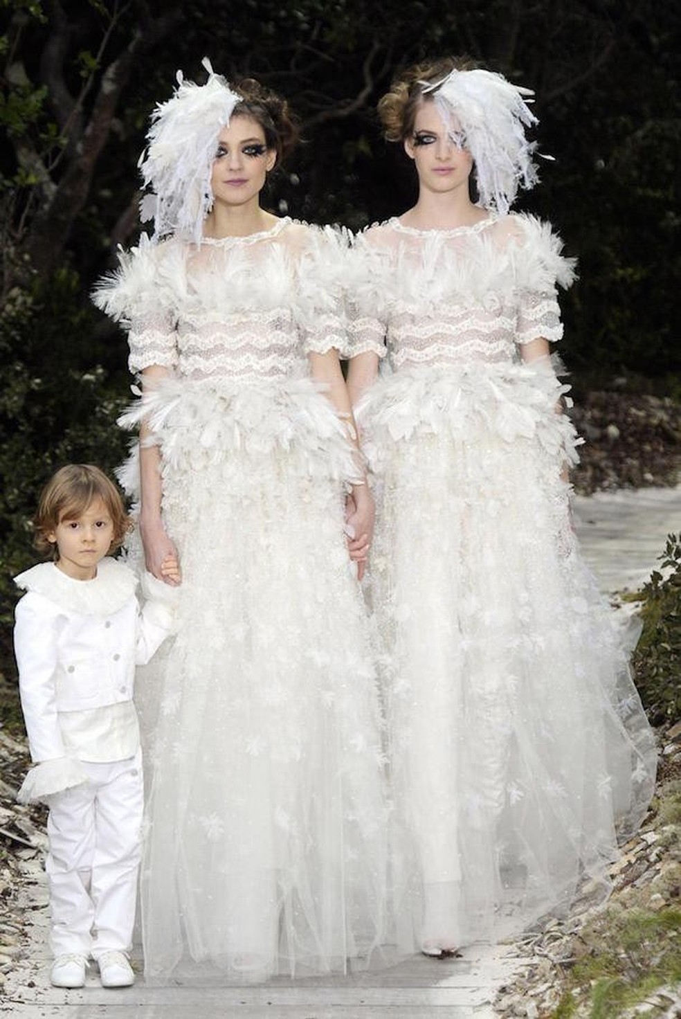Para inspirar - e suspirar - 10 vestidos de noiva da semana de moda de  alta-costura de Paris - Glamurama