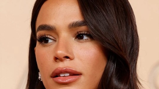 Todos os detalhes por trás do skincare usado por Bruna Marquezine no Oscar 2026
