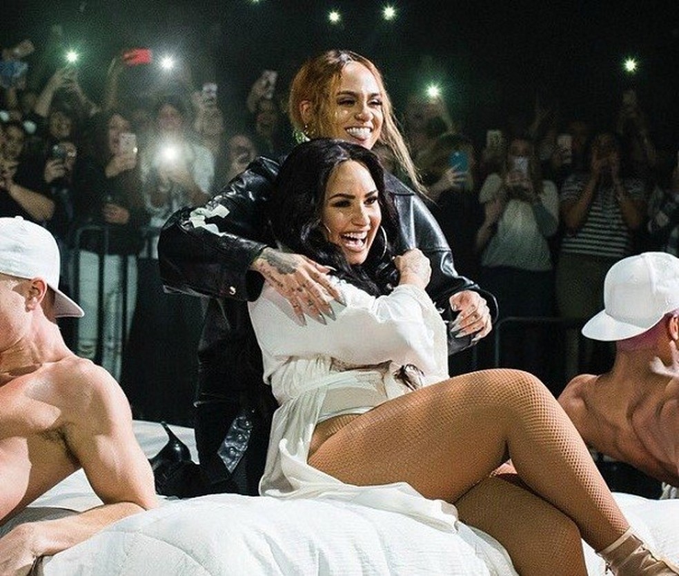 Demi Lovato e Kehlani durante a Tour Tell Me You Love Me (Foto: Reprodução) — Foto: Glamour