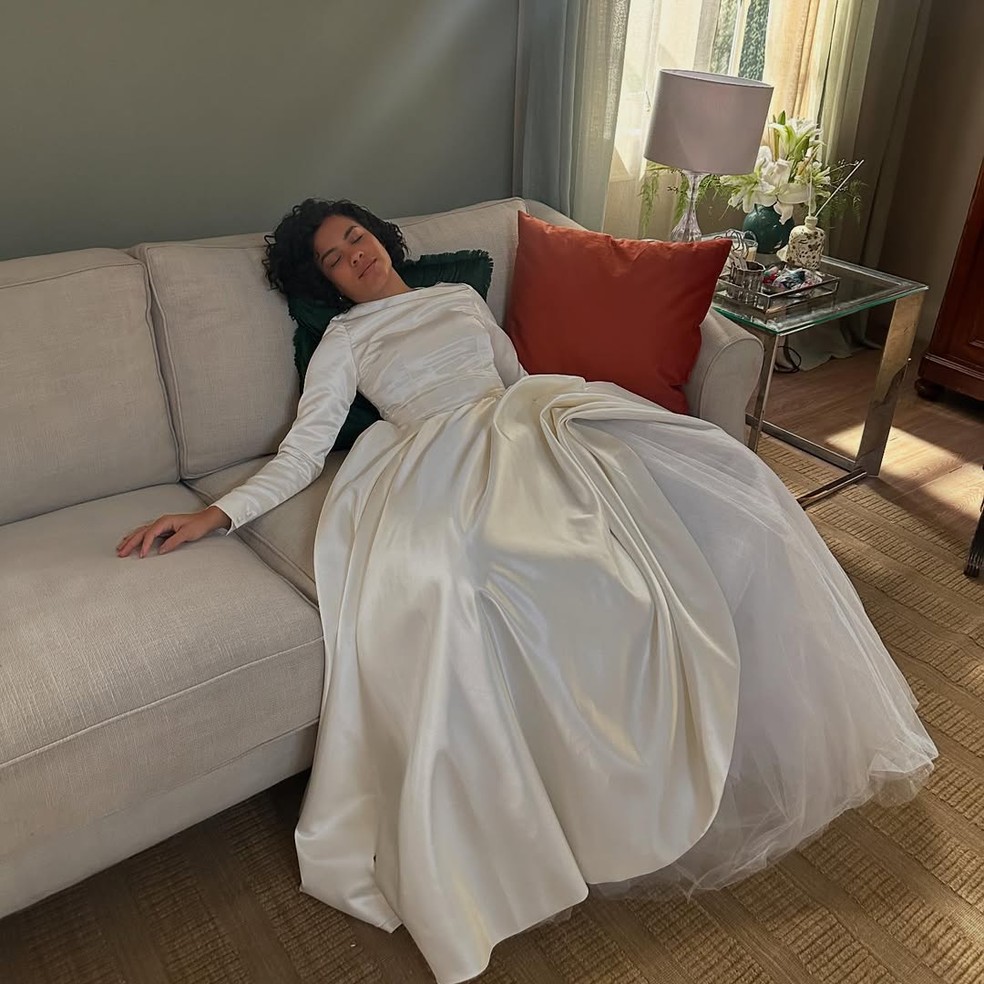 Bella Campos durante os bastidores das gravações de "Vale Tudo" — Foto: Instagram