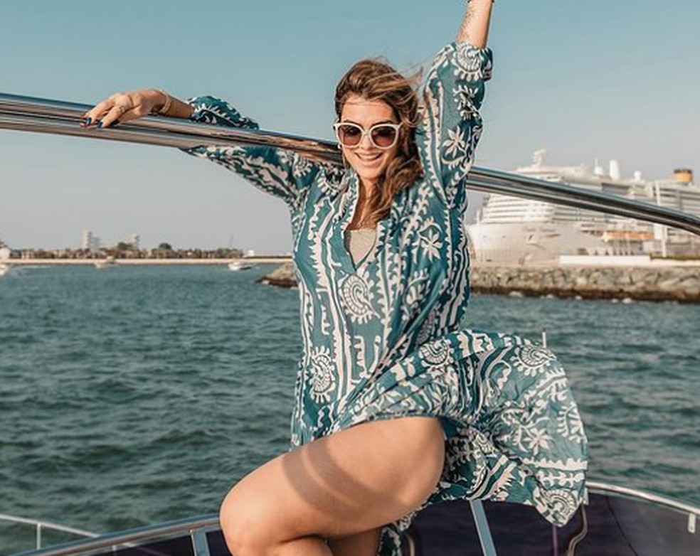 Kelly Key aproveita dia de sol com passeio de lancha em Dubai