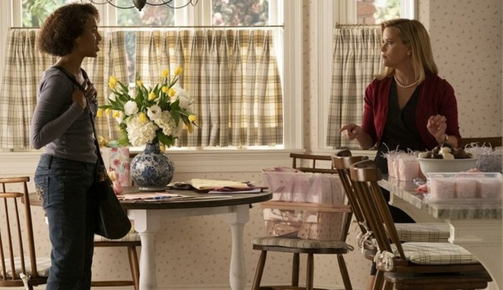Little Fires Everywhere -- "Seventy Cents" - Episode 103 --  Party preparations for Mirabelle McCullough (Foto: Hulu) — Foto: Glamour