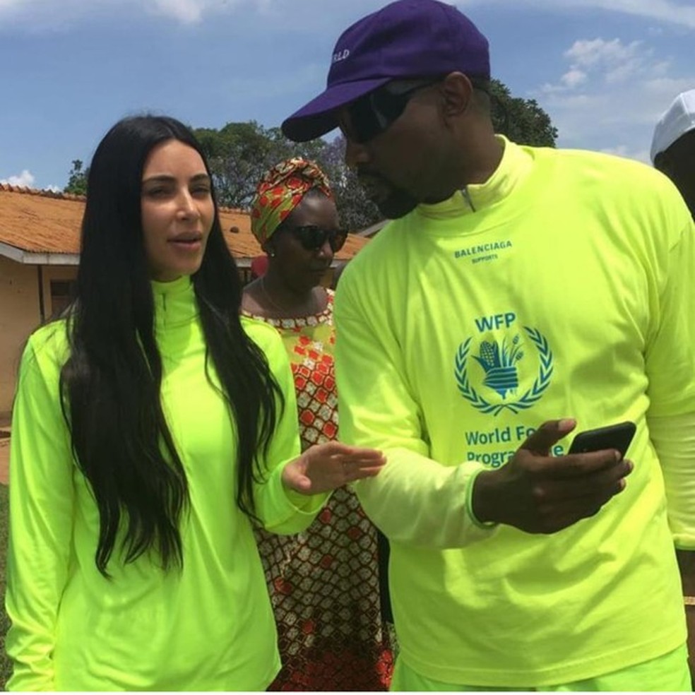 Kim e Kanye em Uganda (Foto: Instagram/Reprodução) — Foto: Glamour