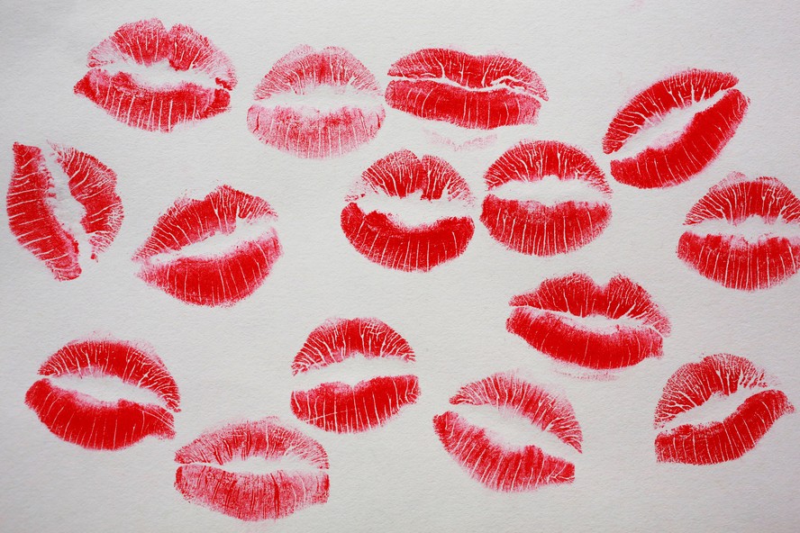 Dia do Beijo: 10 batons à prova de beijo para renovar o nécessaire