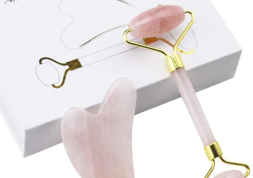 Rolo de quartzo para massagem facial, disponível na Amazon (Foto: Divulgação) — Foto: Glamour