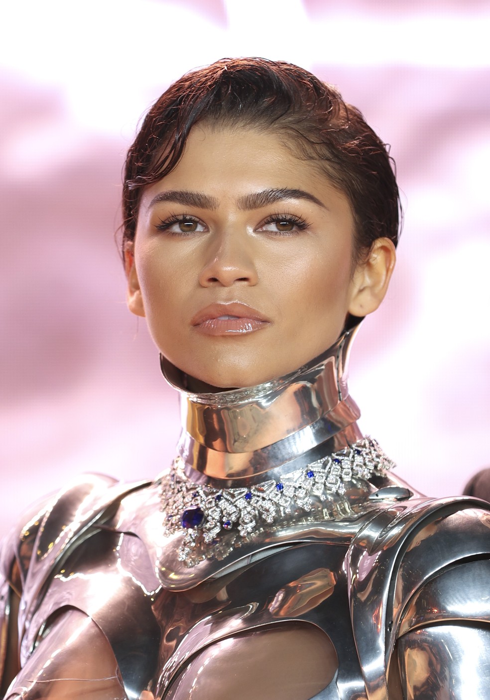 Aqui estão todos os looks de beleza de Zendaya na turnê de lançamento ...