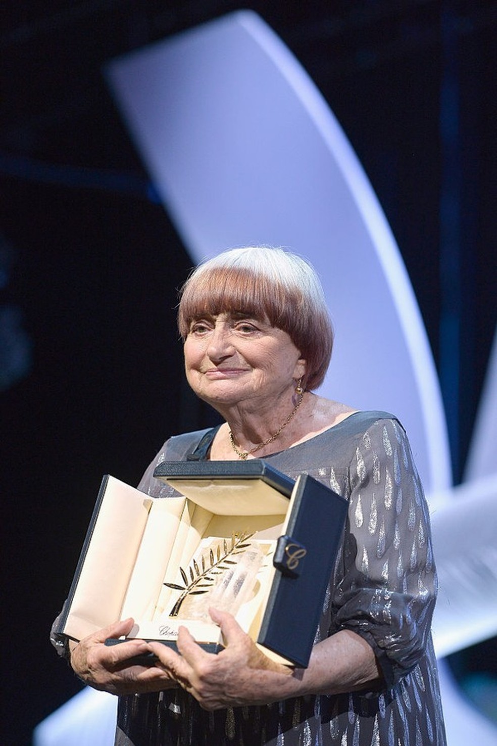 CANNES, FRANCE - MAY 24:  Agnes Varda receieves an Honorary Palme d'Or attends the closing ceremony during the 68th annual Cannes Film Festival on May 24, 2015 in Cannes, France.  (Photo by Pascal Le Segretain/Getty Images) (Foto: Getty Images) — Foto: Glamour