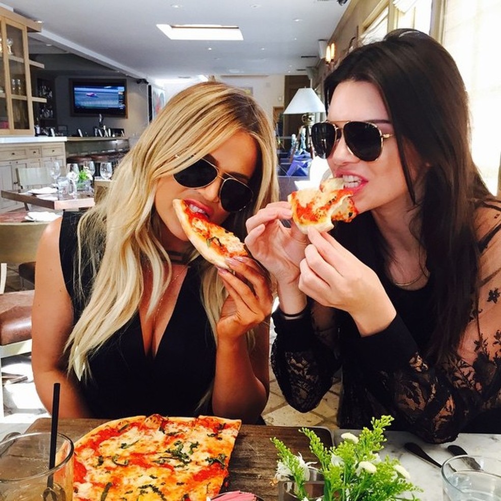 Quando quero fugir da dieta saio com Kendall, diz Khloé (Foto: Reprodução/ Instagram) — Foto: Glamour
