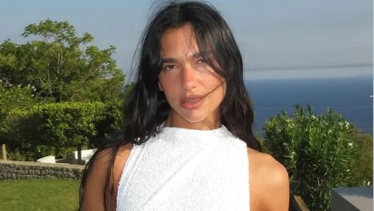 Entregamos os detalhes do look de Dua Lipa para celebrar 30 anos