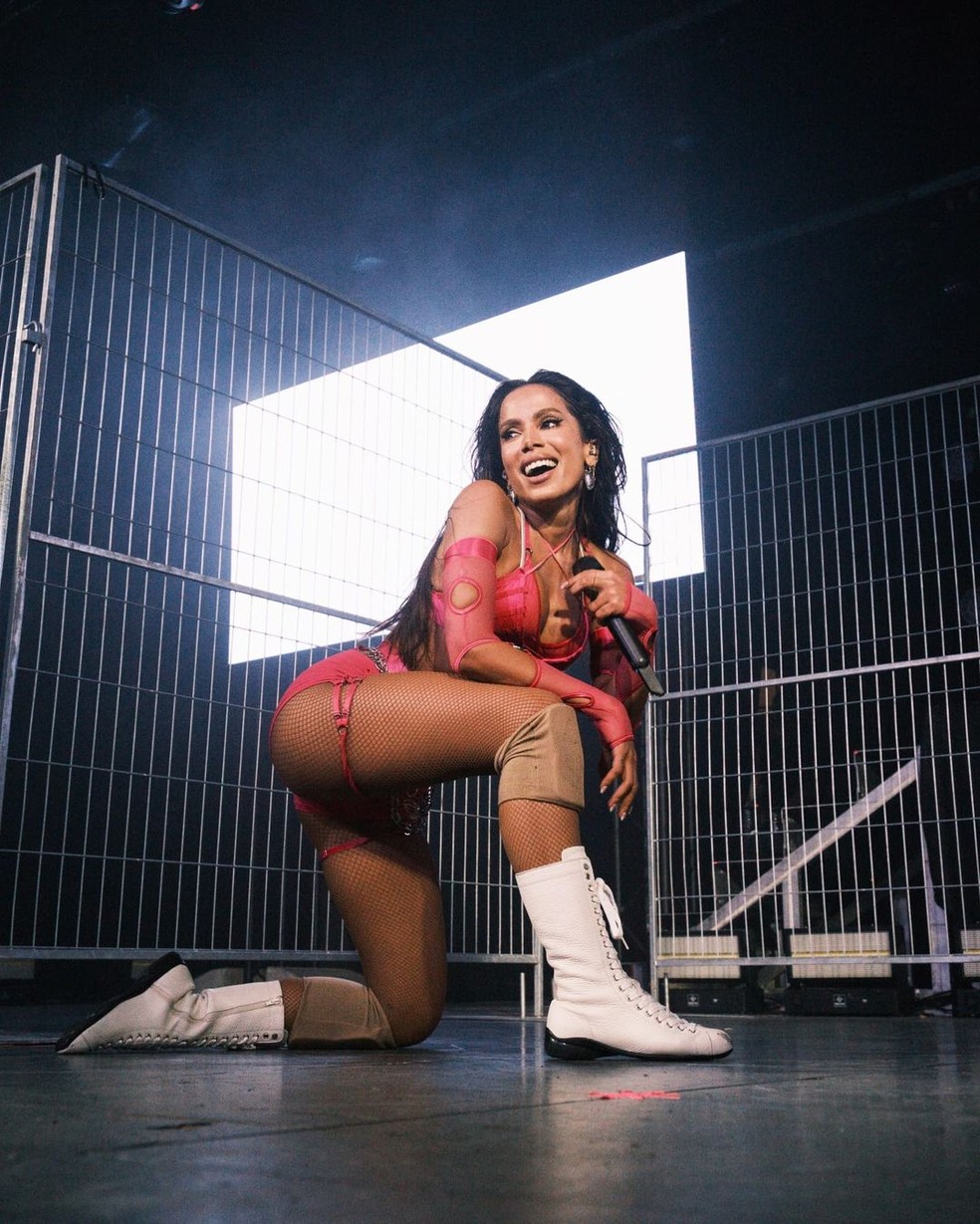 anitta-abre-lbum-de-fotos-de-show-em-madrid-e-abre-o-cora-o-sobre