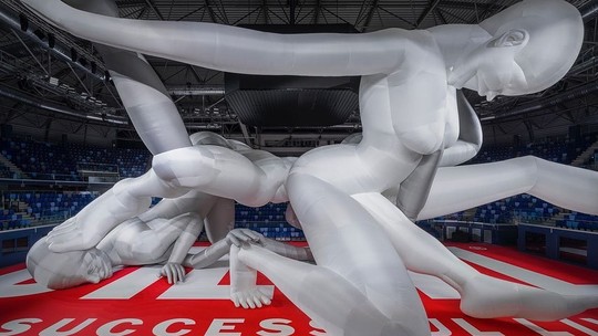 MFW: escultura de hélio presente no desfile da Diesel quebra recorde no Guinness 
