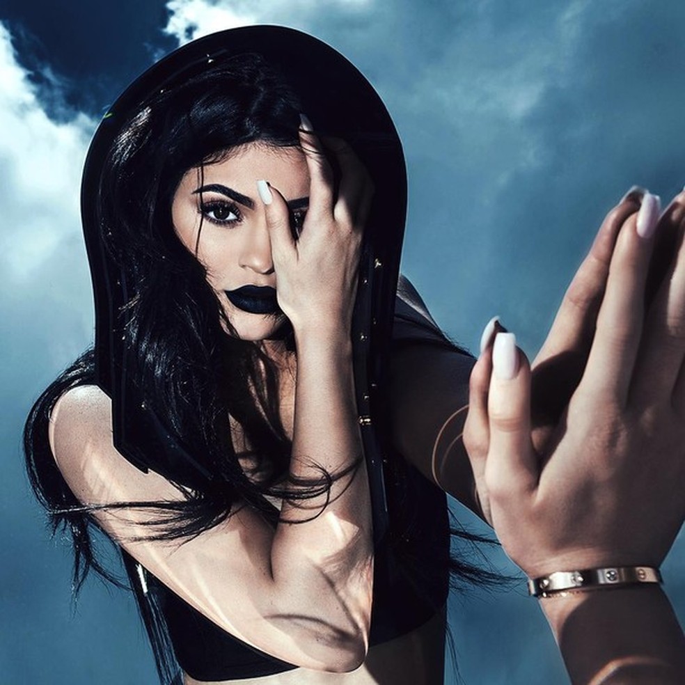 Kylie Jenner usa cor Dead of Knight do Lip Kit (Foto: Reprodução/ Instagram) — Foto: Glamour