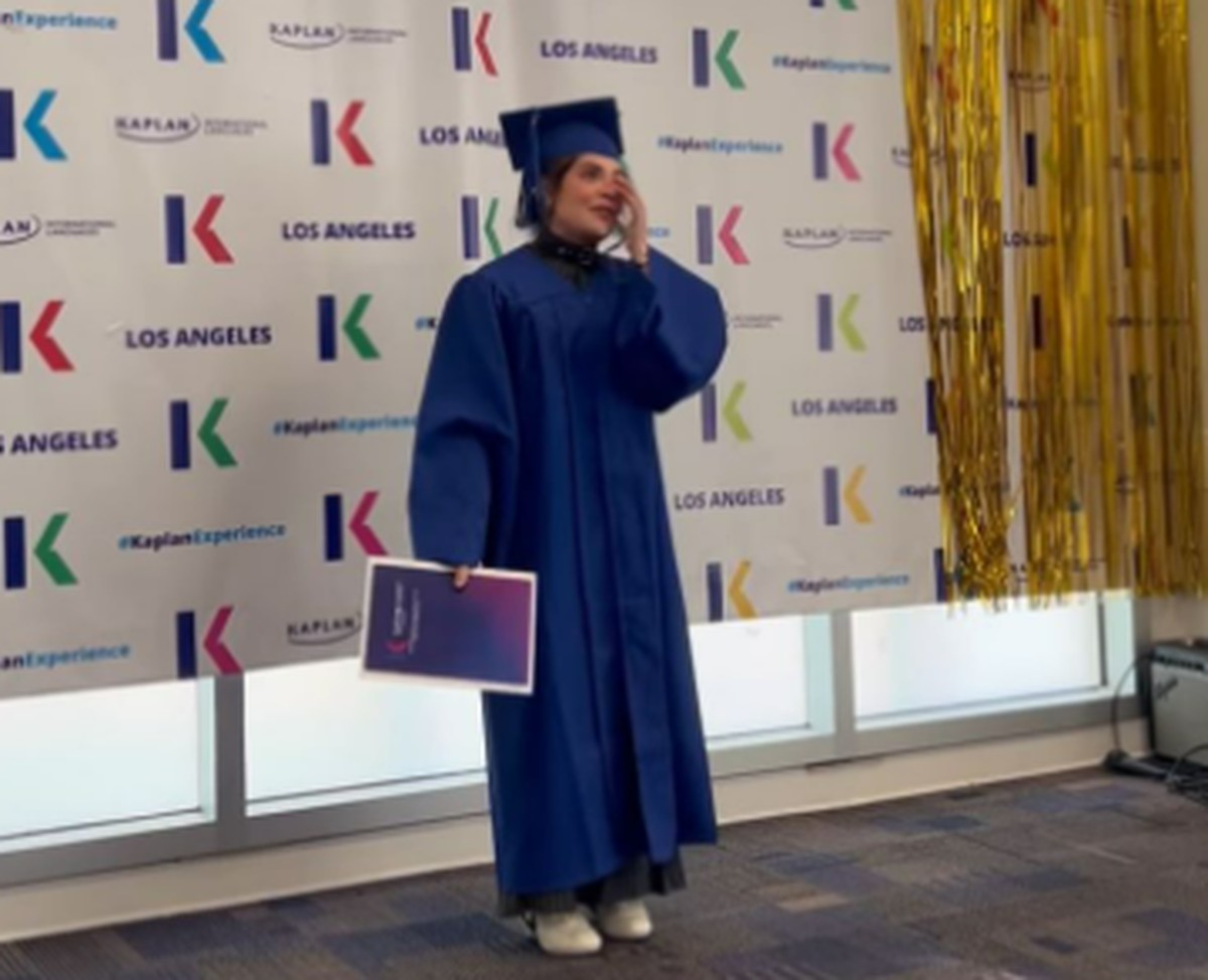 Gkay graduates from an exchange program in the US and gives a speech in English |  entertainment