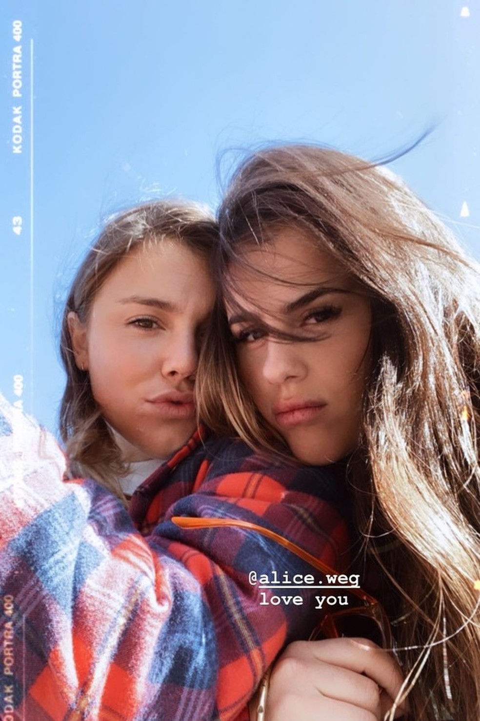 Alice Wegmann e Isabela Matte (Foto: Reprodução / Instagram) — Foto: Glamour