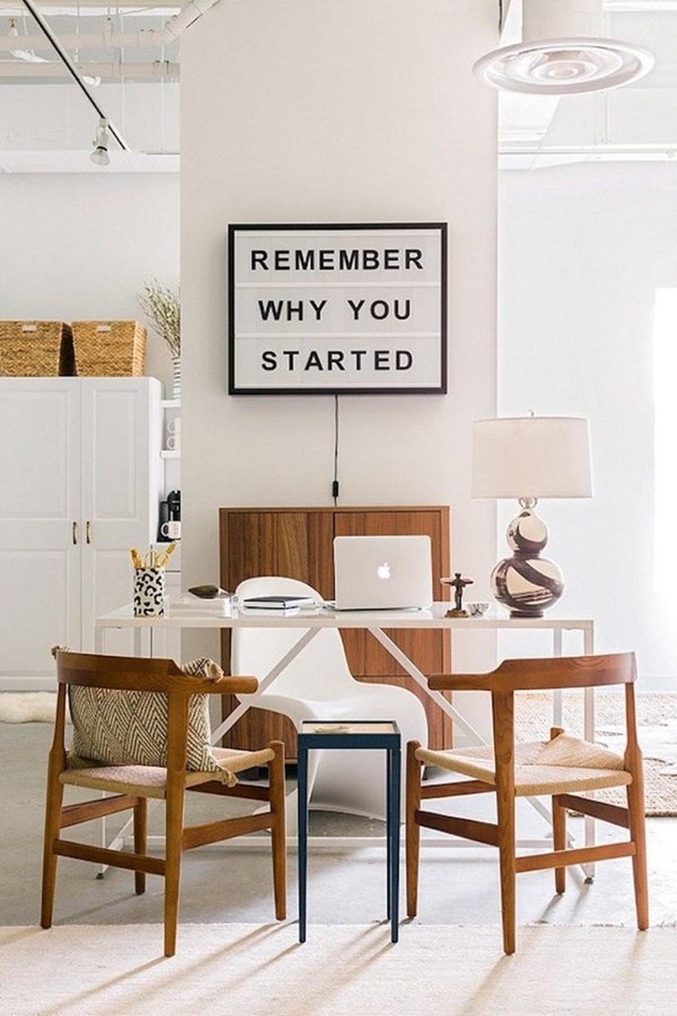 Feng Shui no home office: como melhorar a energia do ambiente (Foto: Waiting on Martha/Pinterest) — Foto: Glamour