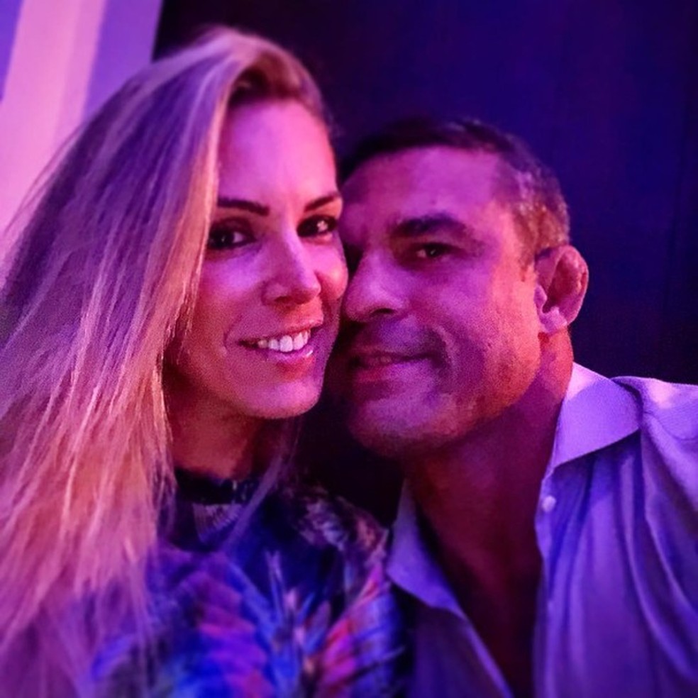 Vitor Belfort e Joana Prado comemoram 15 anos de casados