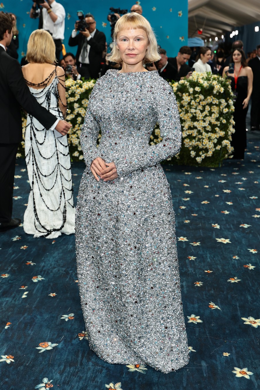 Met Gala 2025: Pamela Anderson rouba a cena com novo penteado