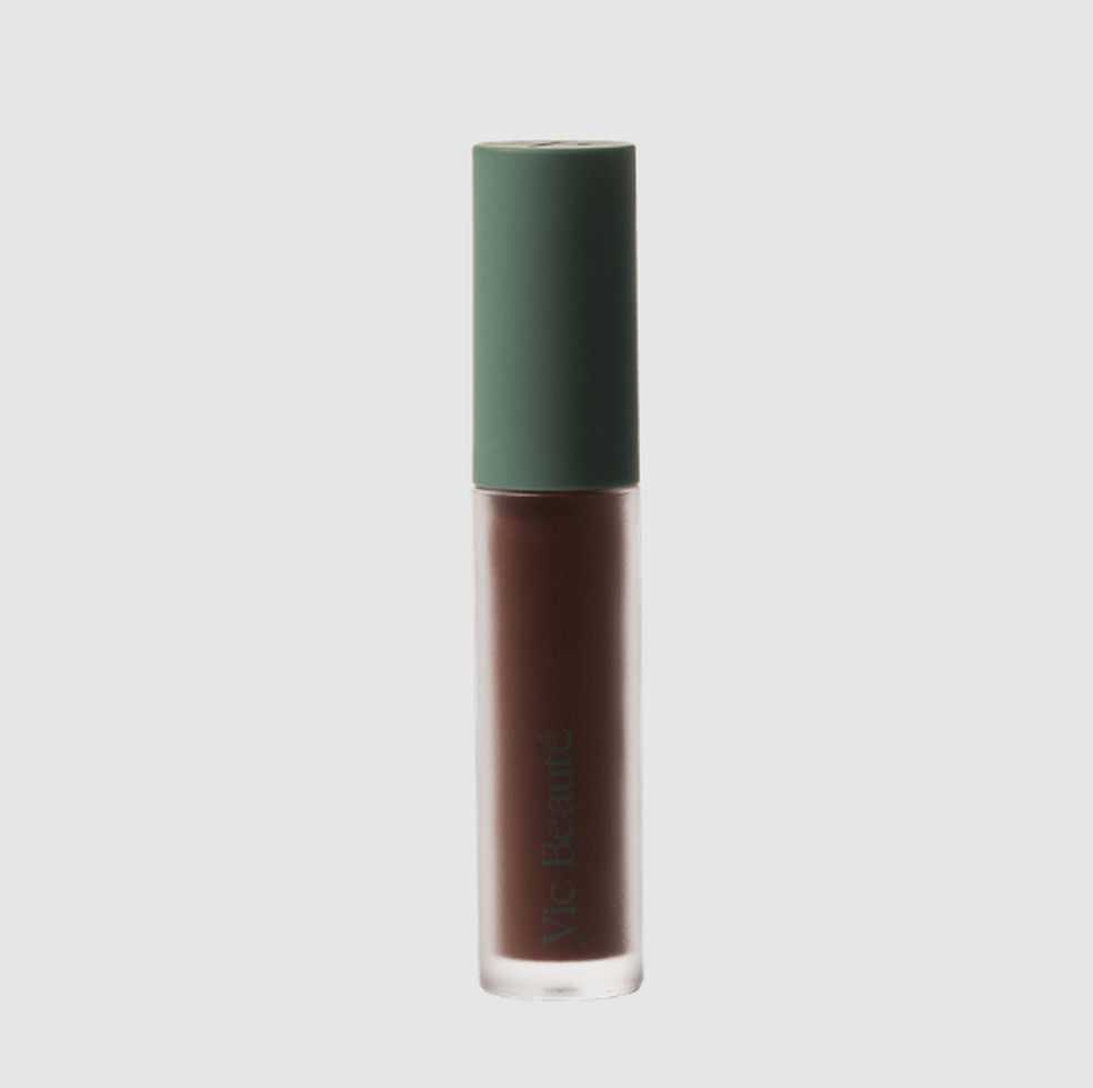 Gloss Mara, da Vic Beauté - Cor: Bombom - R$ 103,00 — Foto: Divulgação