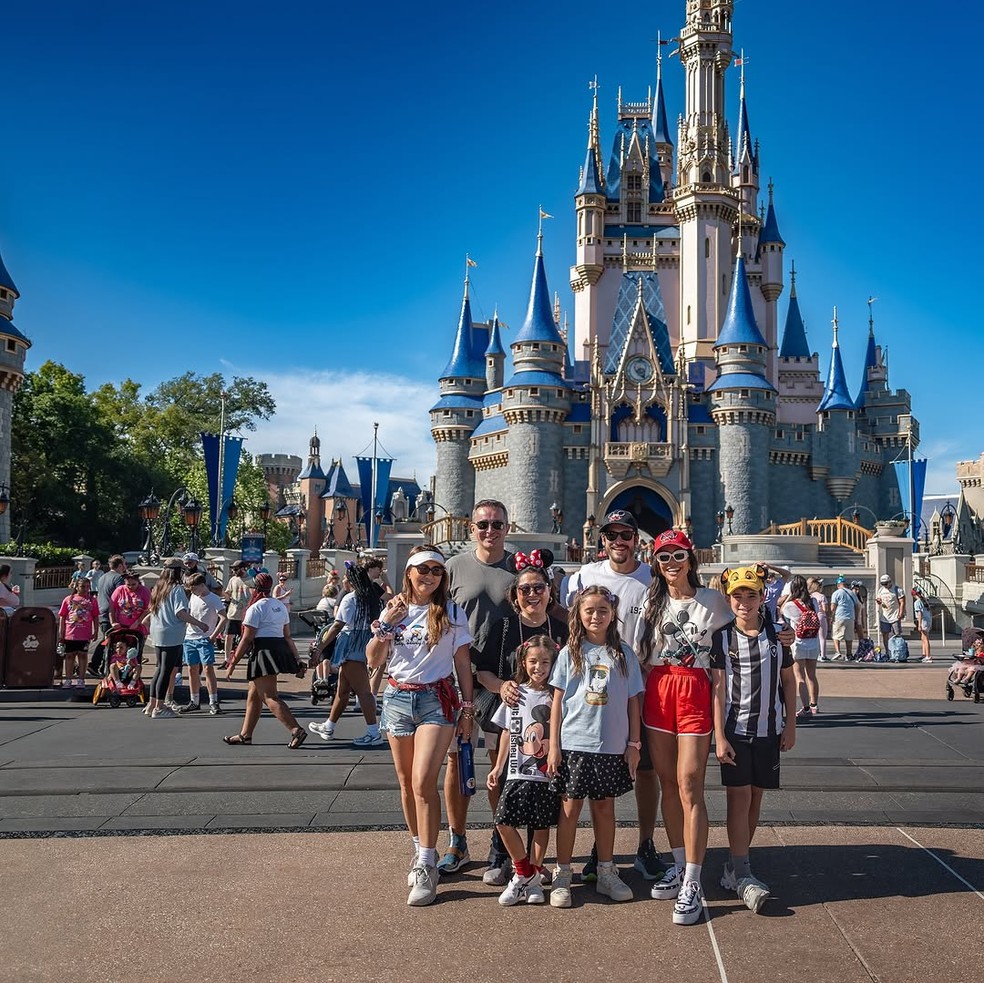 Nicolas Prattes abre álbum de fotos de viagem em família com Sabrina Sato e Zoe — Foto: Reprodução/Instagram