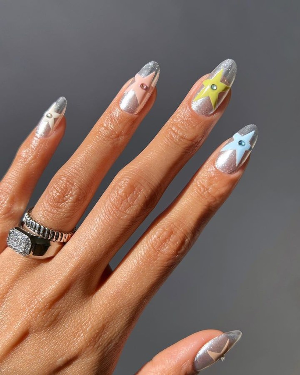 Unhas para o Ano Novo — Foto: Reprodução/ Instagram @overglowedit