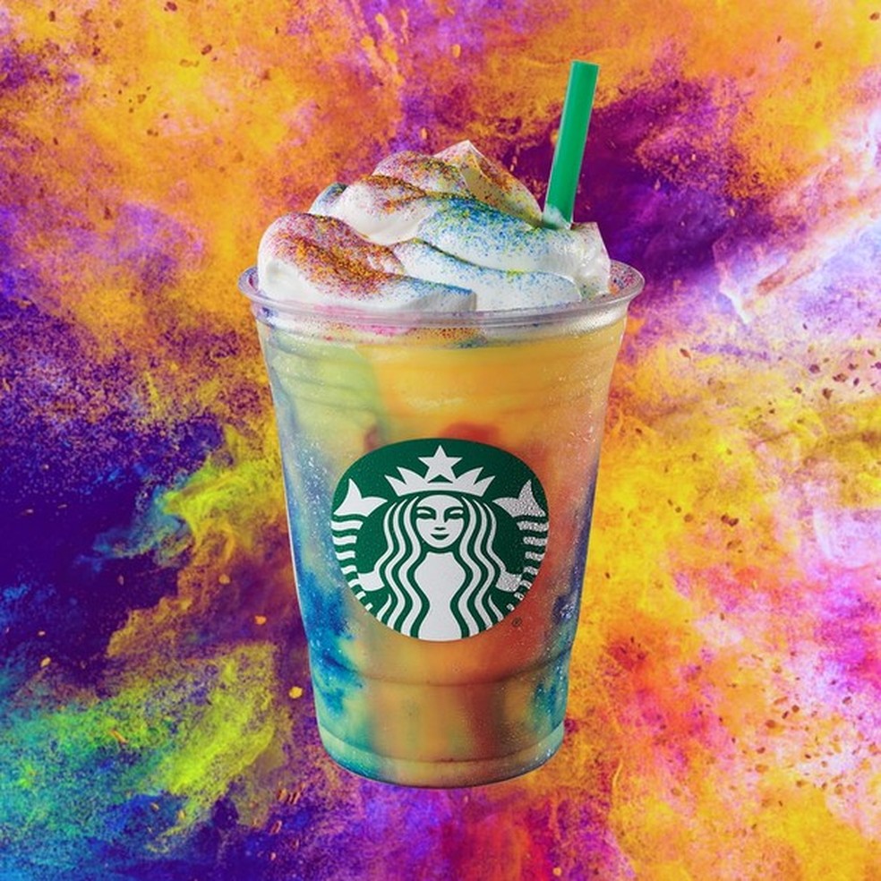 Starbucks lança frapuccino Tie-Dye e ele é muito fofo (Foto: Reprodução/Instagram) — Foto: Glamour
