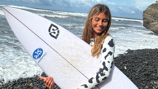 Aos 13 anos, Aninha Dagostini encara ondas tão gigantes quanto seu sonho no surf: "Chegar no mundial e ser campeã”
