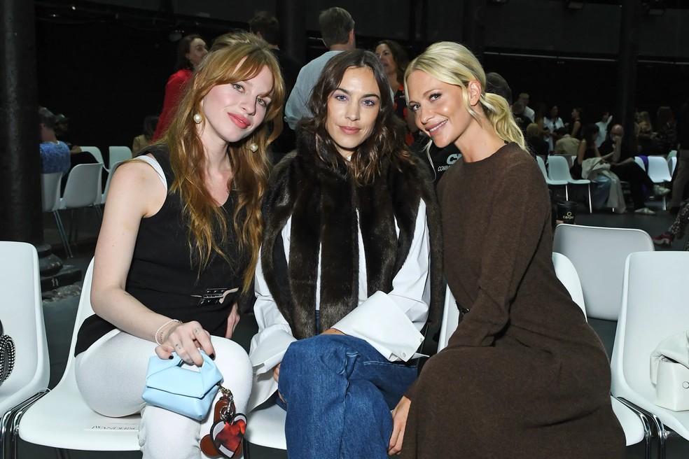 Ivy Getty, Alexa Chung and Poppy Delevingne na JW Anderson — Foto: glamour