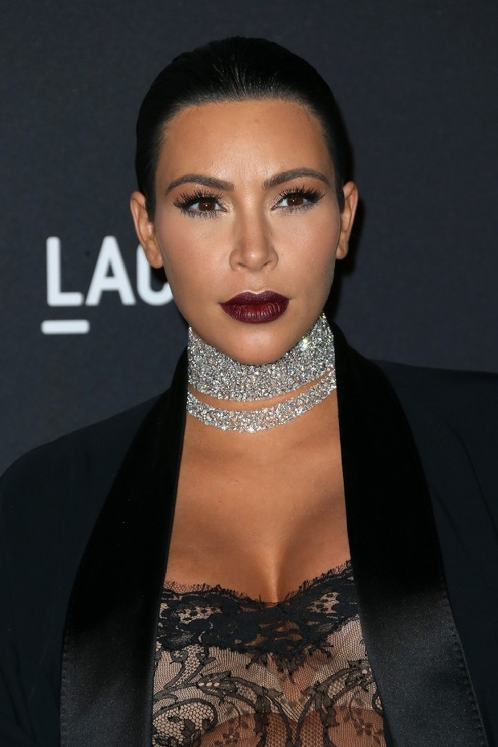 Kim Kardashian: “V” da boca iluminado (Foto: Getty Images) — Foto: Glamour