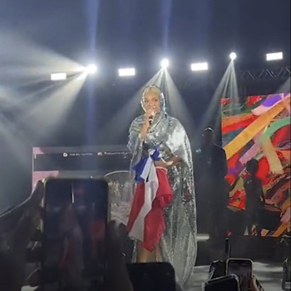 Beyoncé surge deslumbrante e sobe ao palco em festa Club Renaissance em ...