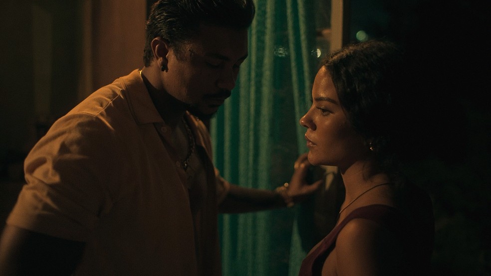 Bella Campos e Xamã em cena do filme "Cinco Tipos de Medo" — Foto: Divulgação