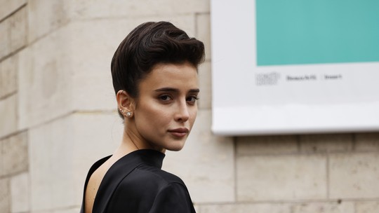 Jonathan Anderson estreia na alta-costura da Dior em Paris com Lívia Nunes na fila A