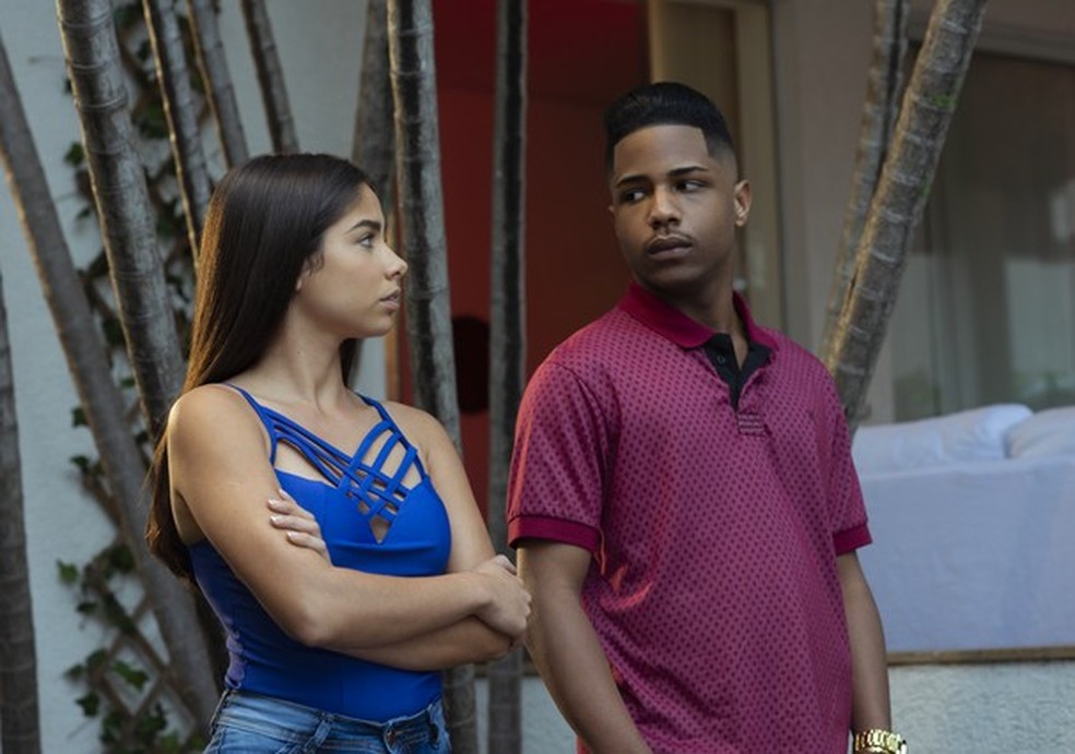 Rita, personagem de Bruna Mascarenhas, e Nando, de Christian Malheiros, em Sintonia (Foto: Rafael Morse/Netflix) — Foto: Glamour