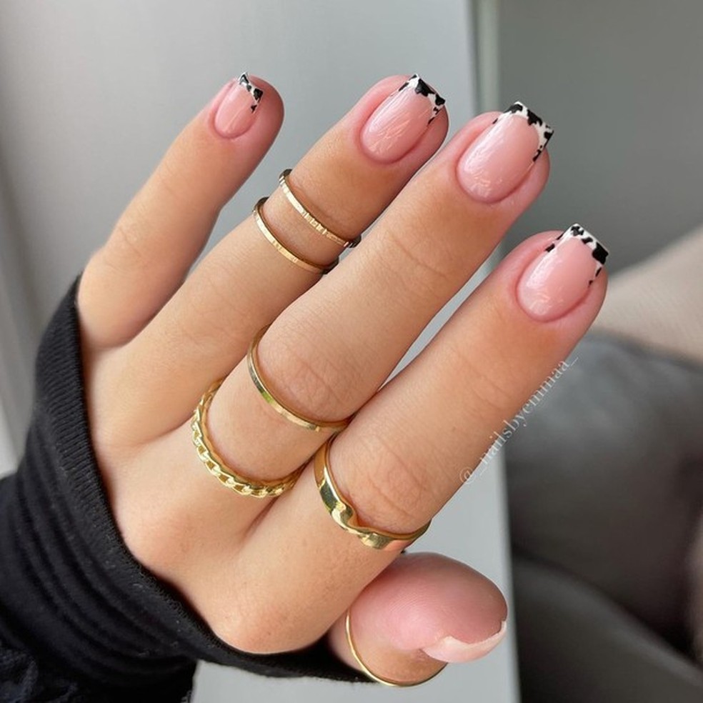 23 inspirações de unhas de vaquinha (Foto: Reprodução/ Instagram @_nailsbyemmaa_) — Foto: Glamour