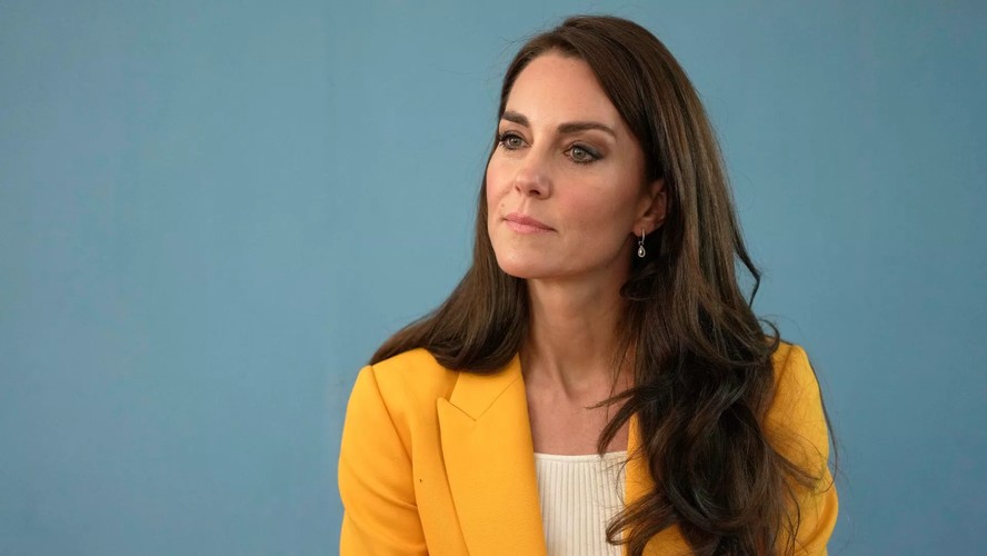 Kate Middleton aposta em tênis sustentável para arrematar look ...