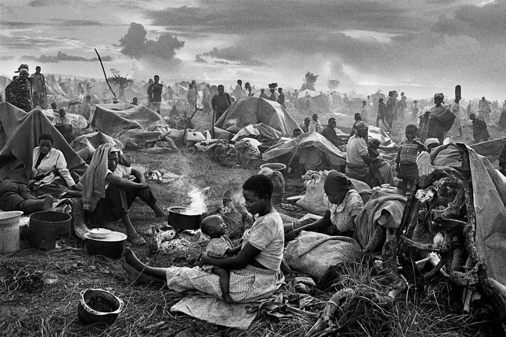 Benako camp, Tanzania, 1994 — Foto: Sebastião Salgado