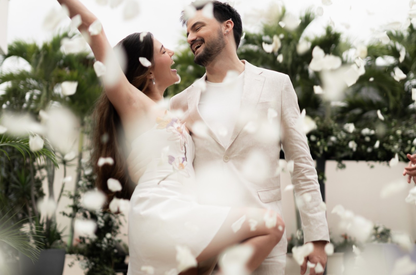 Felipe Neto marries influencer Juliane Carvalho in private ceremony
