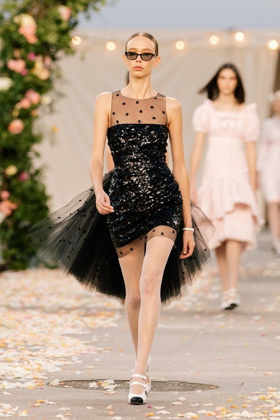 Saia de tule é tendência nas passarelas (Foto: Chanel) — Foto: Glamour