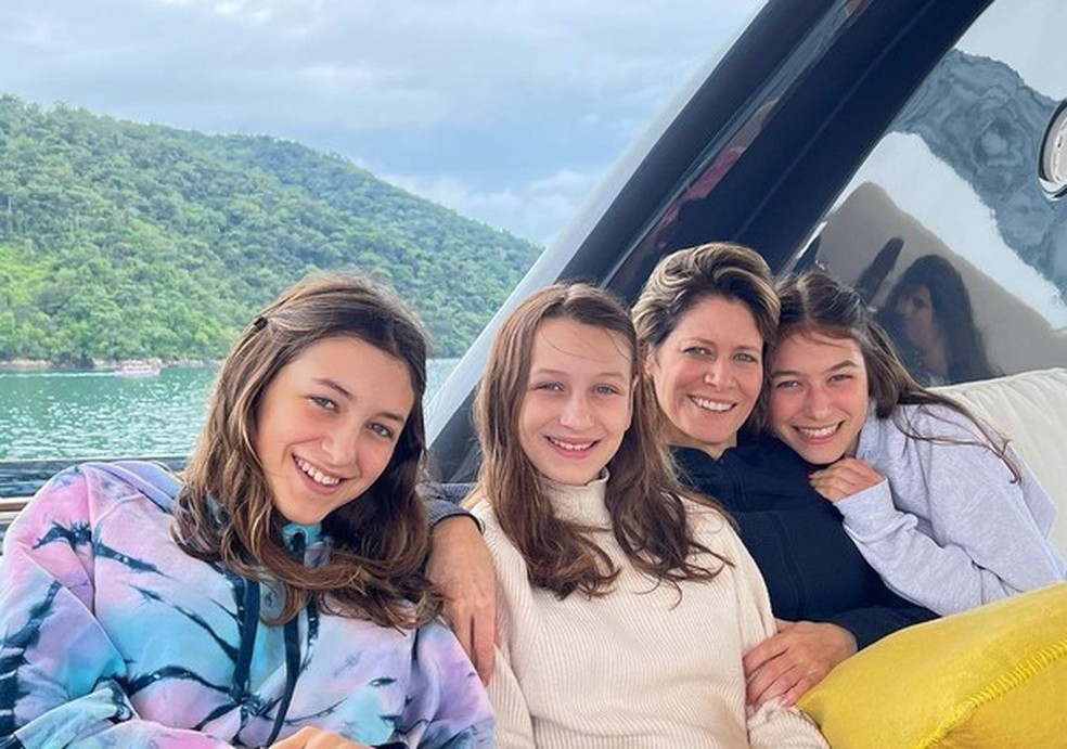 Didi Wagner com as filhas (Foto: Reprodução/Instagram) — Foto: Glamour