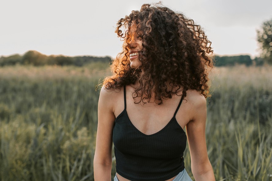 Por que meu cabelo está caindo? 11 causas da queda de cabelo e tratamentos