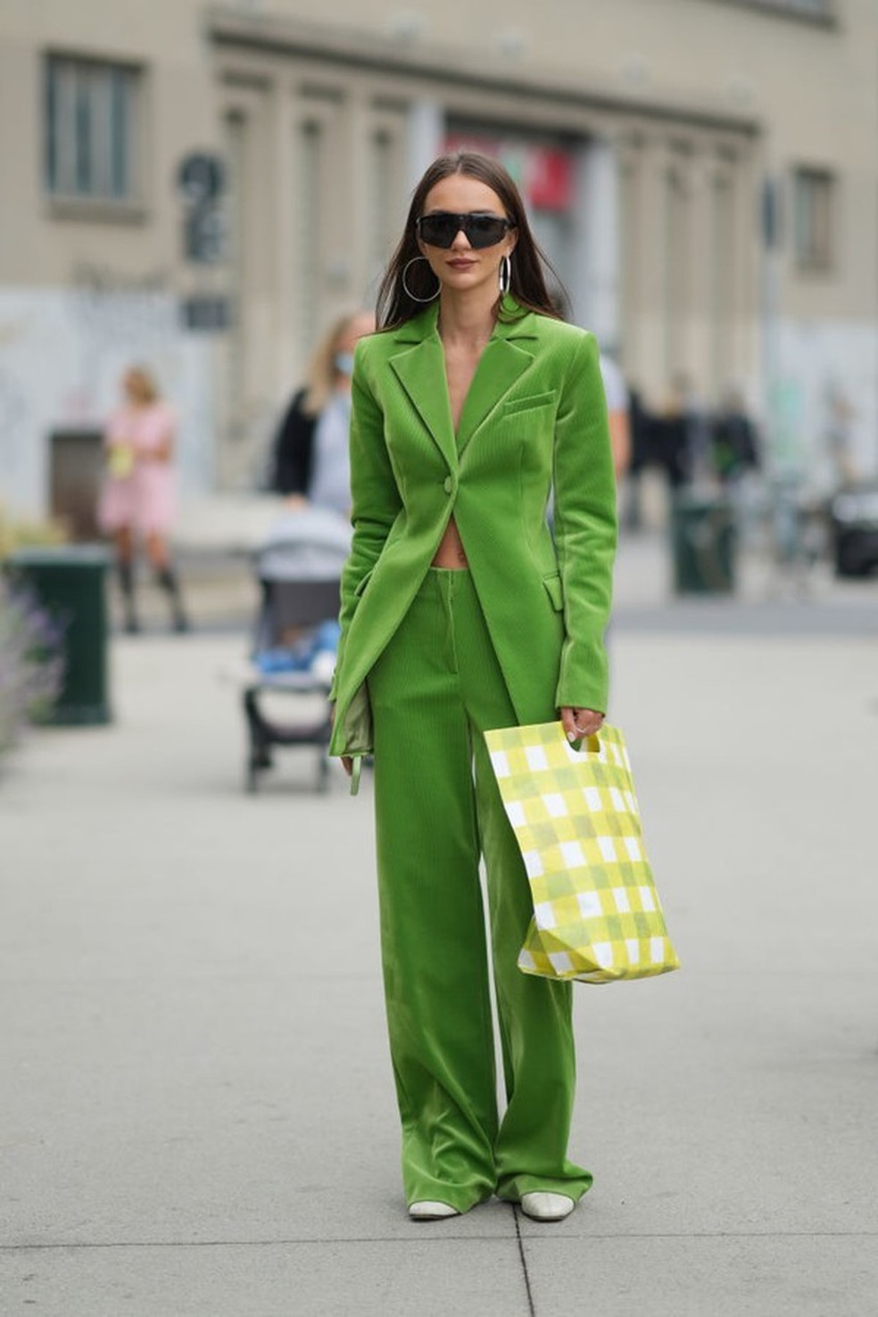 Streetwear: verde limão (Foto: Getty Images) — Foto: Glamour