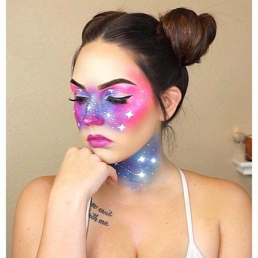 Maquiagem galáxia é febre na internet (Foto: Reprodução/Instagram) — Foto: Glamour
