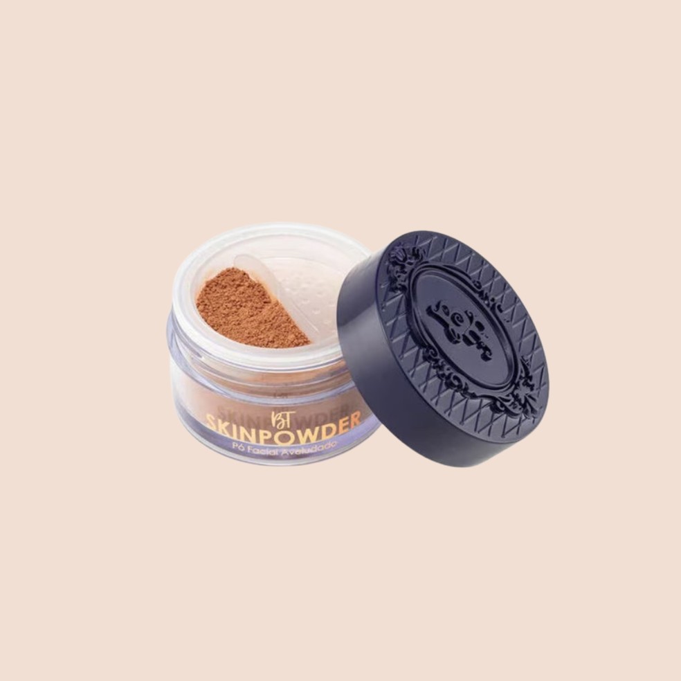Sou editora de beleza e esses são os produtos que eu compraria para montar um nécessaire do zero — Foto: glamour