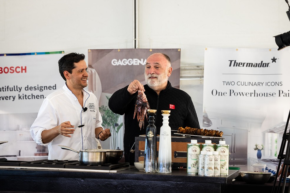 Chef Jose Andres invade a apresentação do mexicano Jorge Vallejo  — Foto: Divulgação
