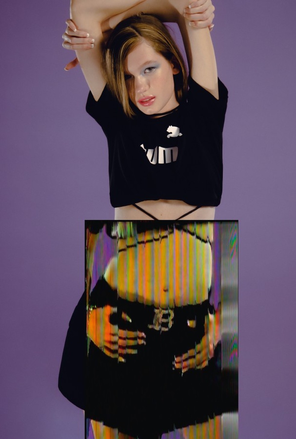 Camiseta, R$ 80, Puma; top, R$ 119, Hope; saia, R$ 8.850, Balmain. Pulseira, R$ 155, Jana Favoreto (Foto: Wall404) — Foto: Glamour