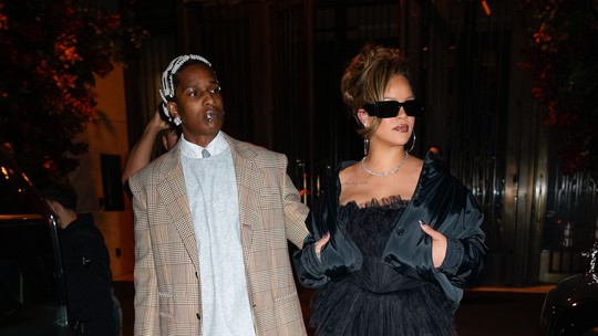 Rihanna aposta em look fashionista para comemorar aniversário de A$AP Rocky, em Nova York