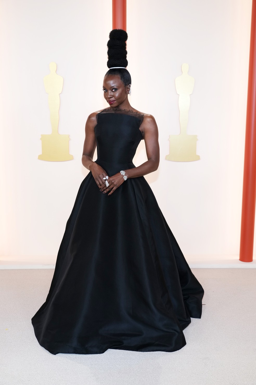 Oscar 2023 Danai Gurira chega à premiação e impressiona com penteado