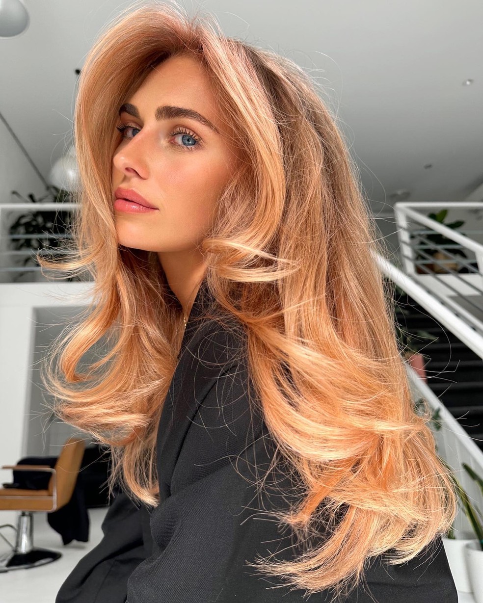 Peach Fuzz no cabelo — Foto: glamour