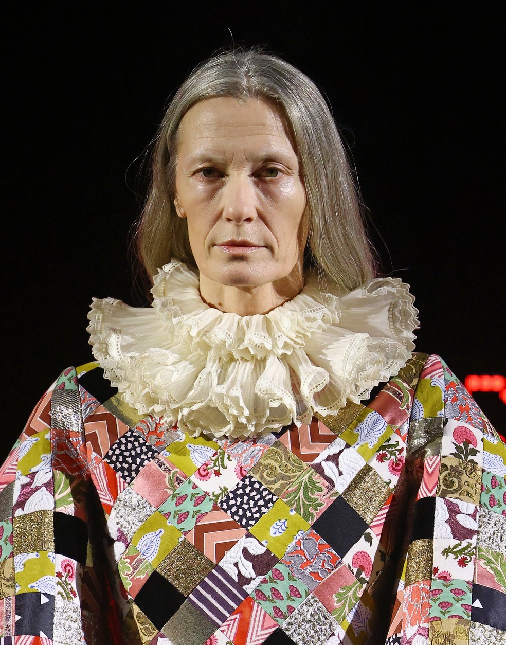 Cabelos grisalhos roubam a cena na passarela da alta-costura de Valentino — Foto: Getty Images