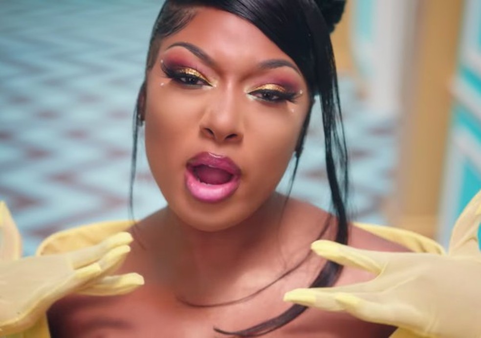 Cardi B e Megan Thee Stalion (Foto: Reprodução/ Youtube) — Foto: Glamour