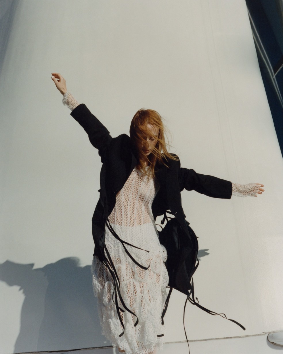 Vestido Minena; blazer Banzo, sapato Balenciaga (acervo) — Foto: Glamour Brasil | Mariana Valente